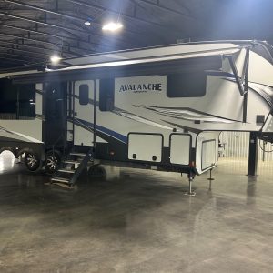 2017 Keystone Avalanche 320RS